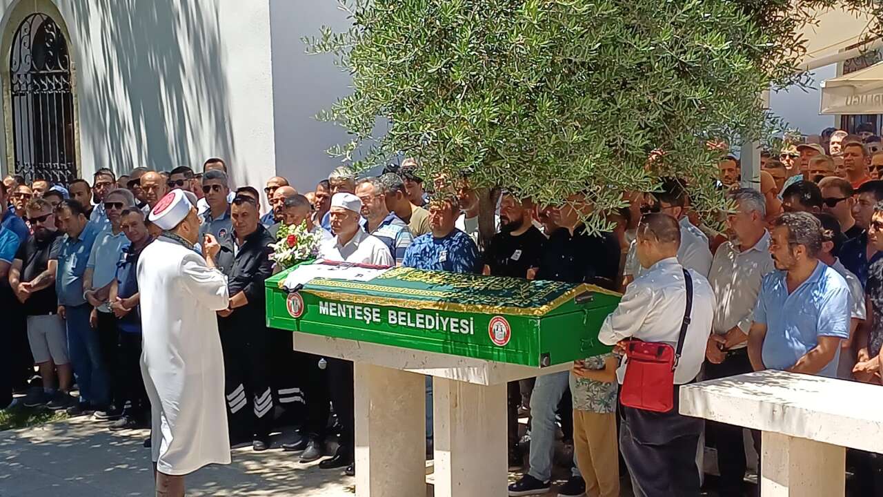 Menteşe, Ali Mutlu Kocaibrahimoğlu’nu Gözyaşlarıyla Uğurladı 3